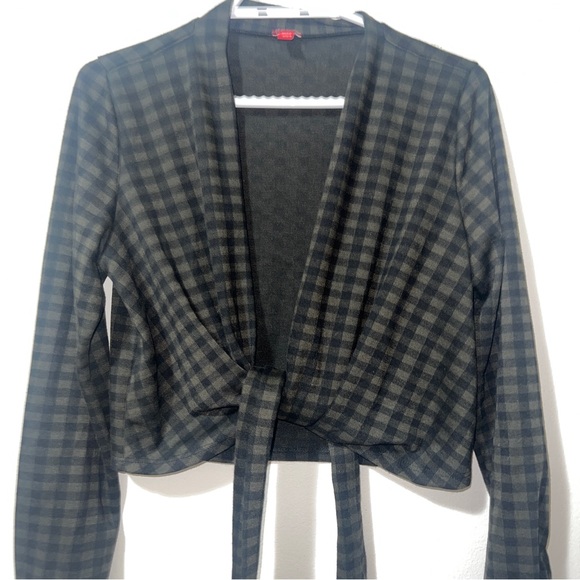 Never wore. It is tight on me:( - Picture 2 of 2